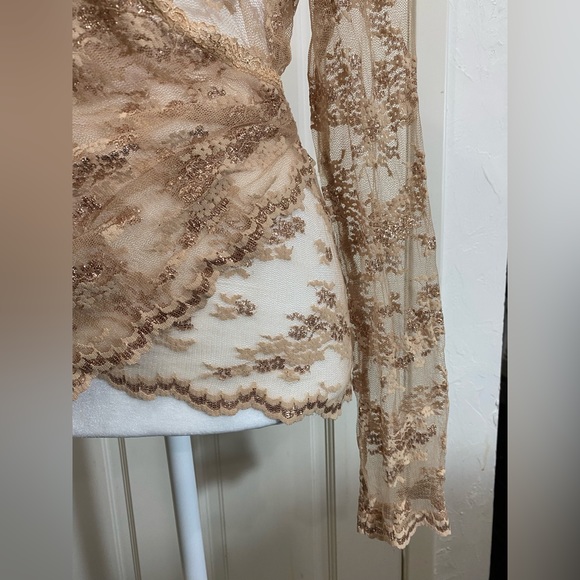 Fancy top with tan netting and gold accents - Picture 6 of 12